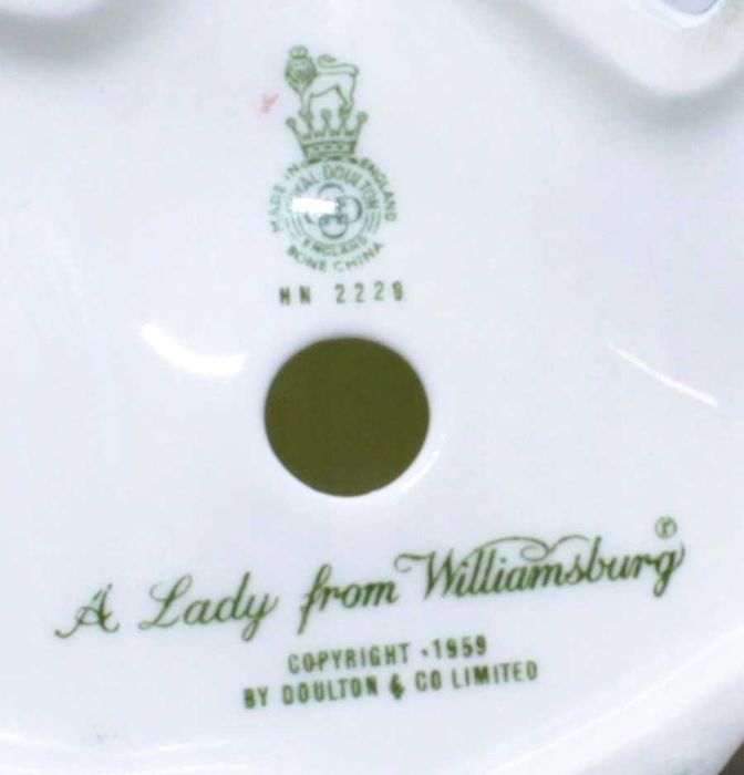 **DAMA w zielonej sukni na ławce Royal Doulton 1959+