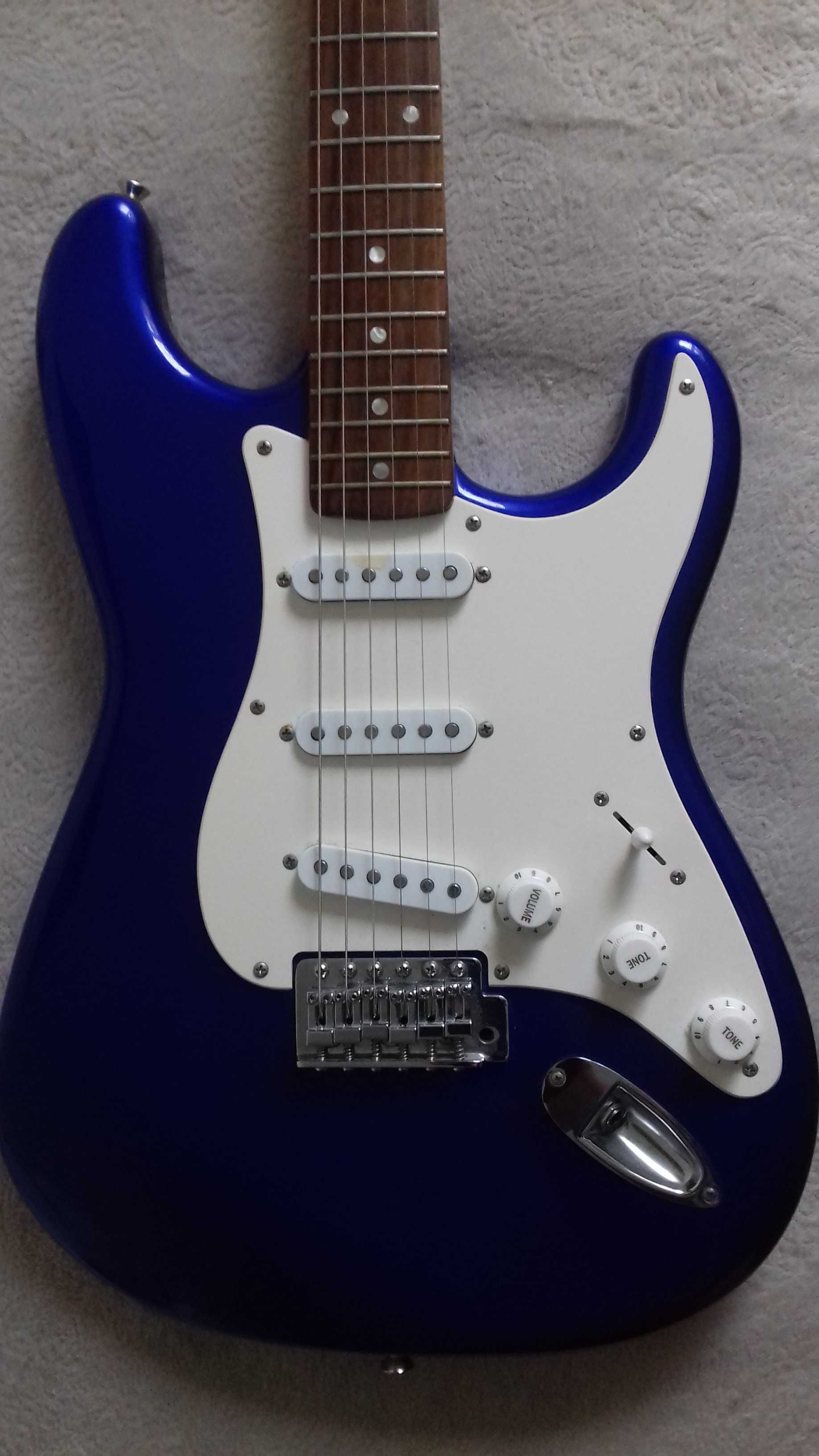 Squier Stratocaster zamiana (kol. aktyw./mikser cyfr./głośn./itp)