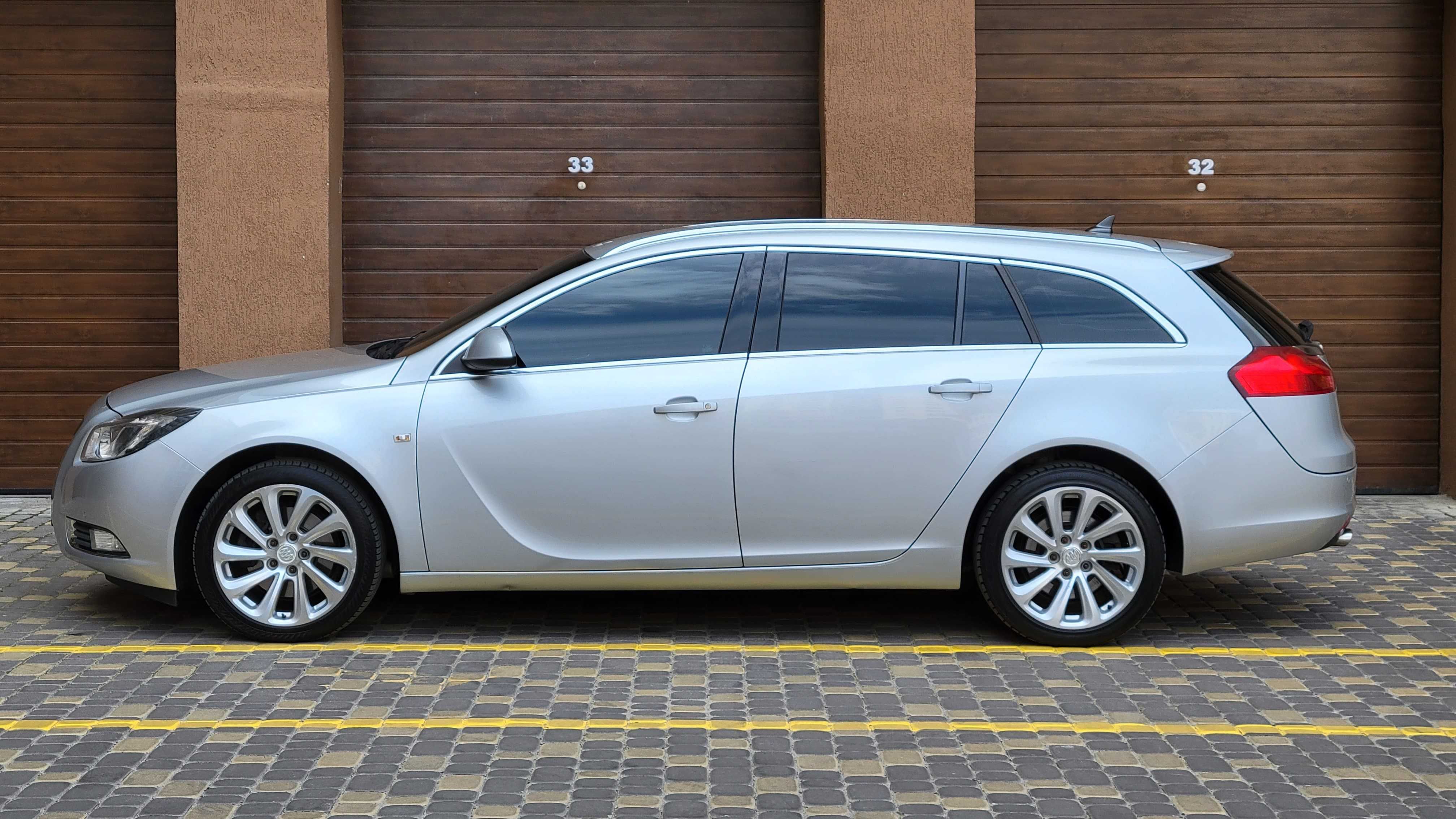 Продам автомобіль Opel Insignia 4x4 (Повний привід)