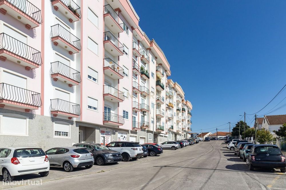 T2 em Vale de Gatos c/box e Arrecadação