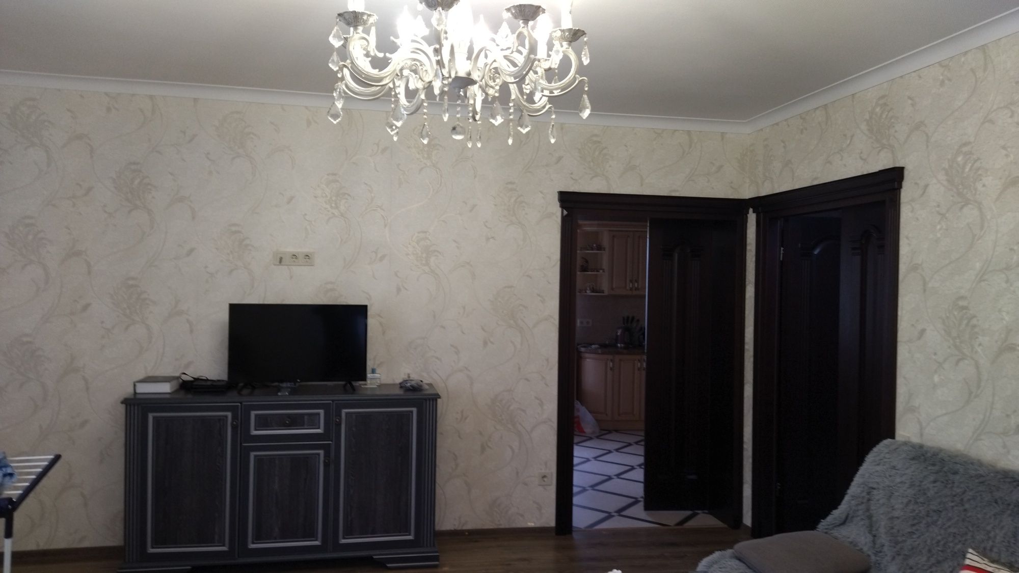 Продається будинок по близу м. Івано Франківська, в селі Черніїв.
