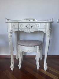 Toaletka konsolka stylizowana na antyk barokowa biała konsola stolik