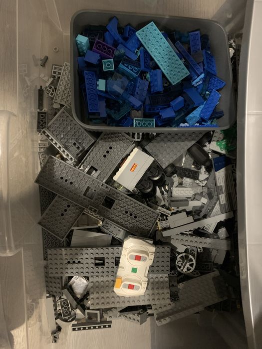 Centenas de peças Lego originais