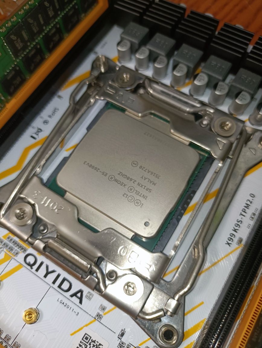 Комплект Qiyida X99 K9S + Xeon E5-2690V3 + 32 Gb DDR4 Micron