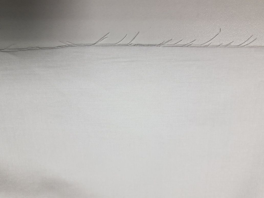 Tkanina delikatna biała szer.135 cm.