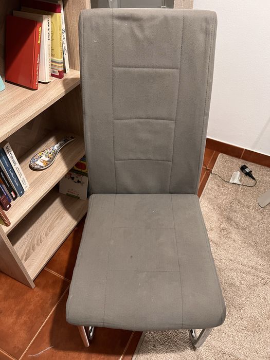 Mesa de jantar de vidro com 4 cadeiras