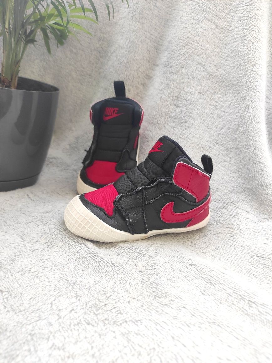 Obuwie chłopięce Nike Air Jordan 1 Crib bootie rozmiar 18,5 wkładka 9
