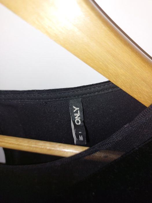 Elegancka czarna sukienka welurowa mała czarna Only rozmiar M