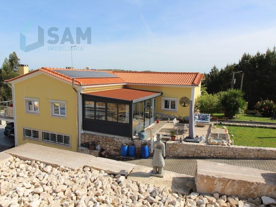 Moradia T5, localizada em Carvalhal Benfeito- Caldas das Rainha