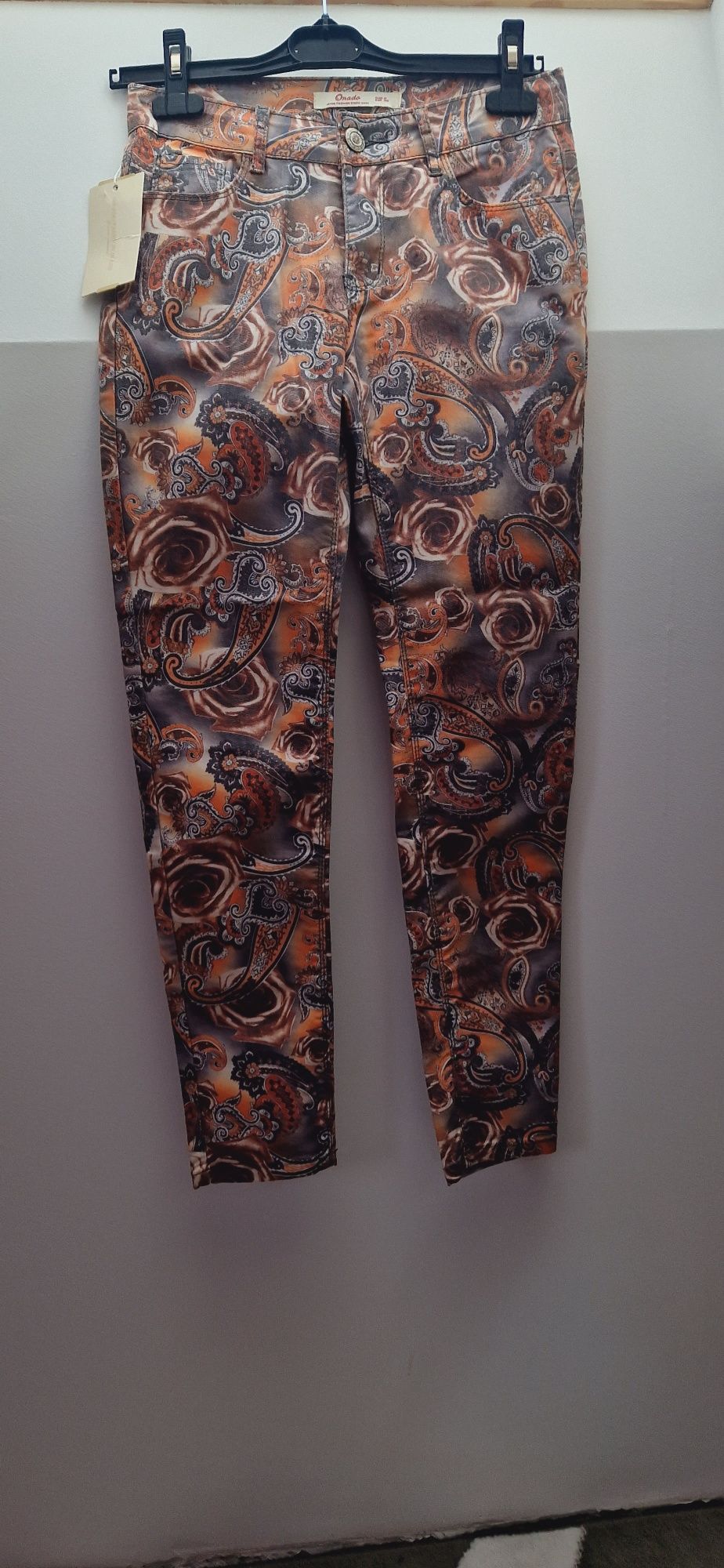 Spodnie skinny slim dopasowane rurki z orientalnym wzorem