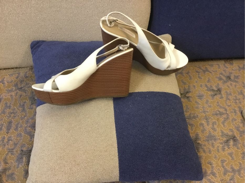 Босоножки женские