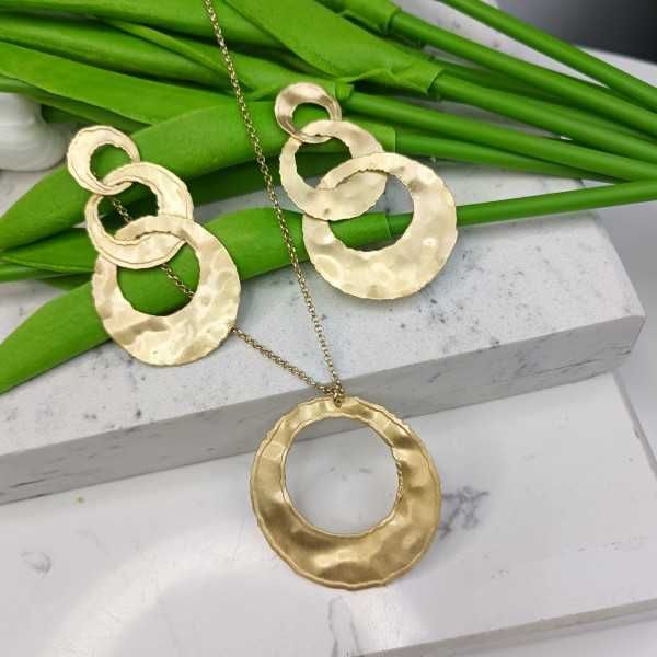 Pozłacany naszyjnik z geometrycznym, nowoczesnym kółkiem od Dall'Acqua