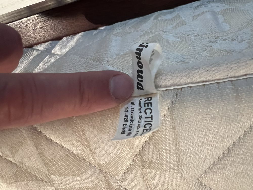 Łóżko kolonialne z metaloplastyka pojedyncze z materacem