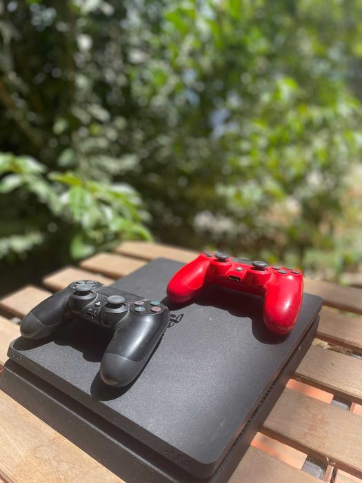 PS4 Slim (500GB) + 2 Controllers + 6 Games64309807418114121