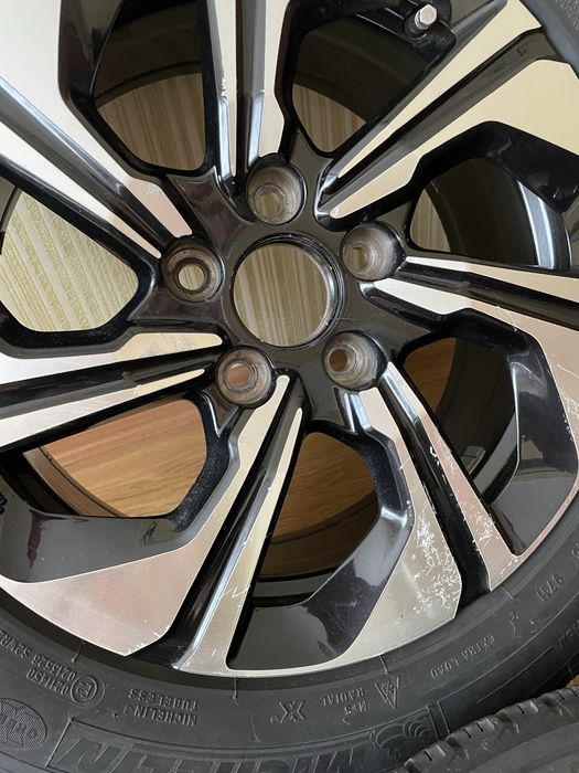 Зимові колеса 215/55/R16.