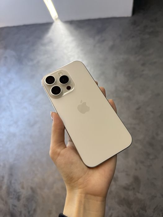 Б/у IPHONE 16Pro 256 White Titanium Neverlock Костюшка,5 igrand