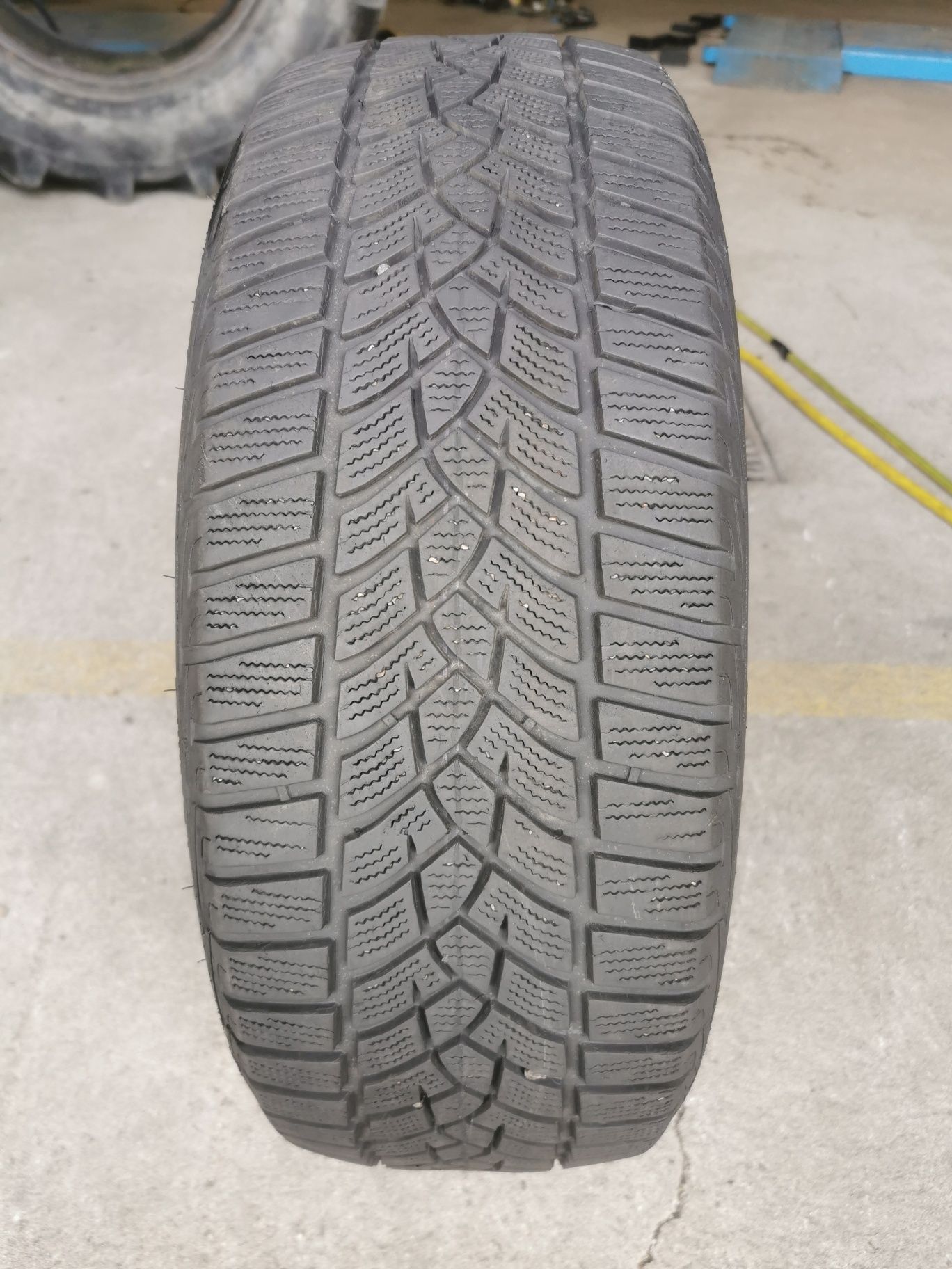 Opona 205/50R17 Goodyear UltraGrip Performance+ #61