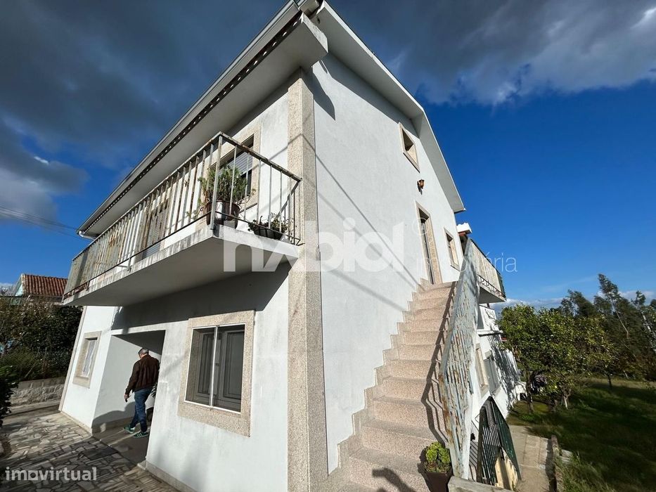 Moradia com 3 Habitações de utilização independente