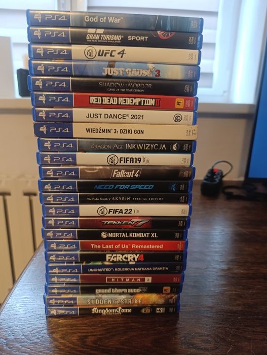 Ps4 1T plus 2 komtrolery