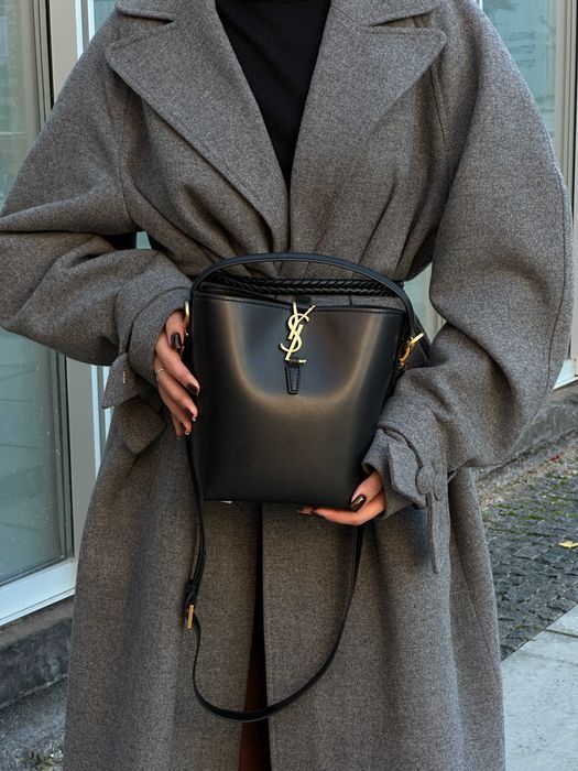 Жіноча Сумка Saint Laurent Medium Le 37 Shiny Leather Bucket Bag Black