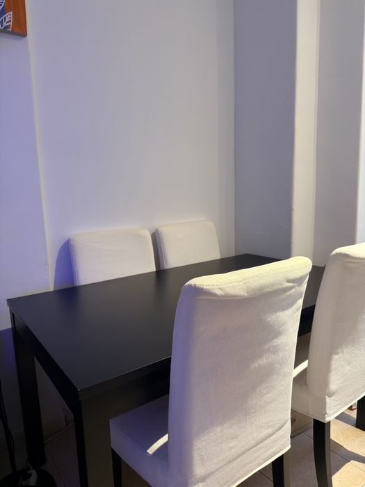 Mesa extensivel com 4 cadeiras