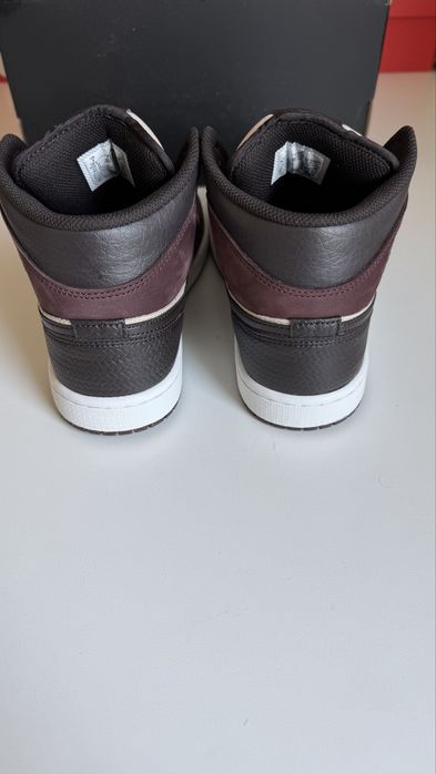 Nike Air Jordan 1 Mid Velvet Brown Paris YMCA rozmiar 40 wkładka 25 cm
