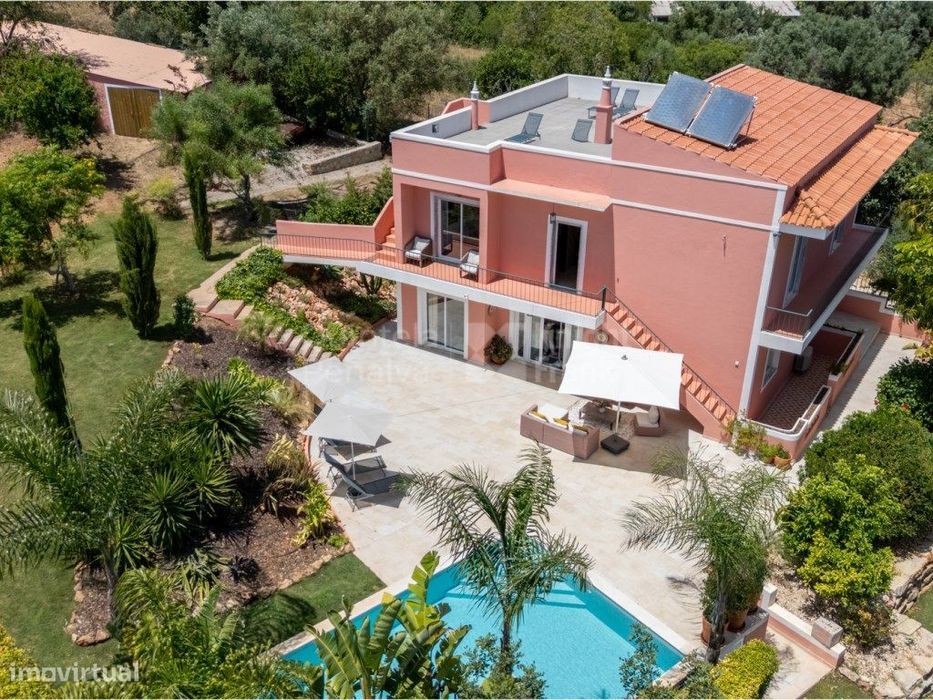 Moradia isolada T4 com jardim e piscina em Olhão, Algarve