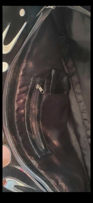 Mala em pele nova. Muito bonita.