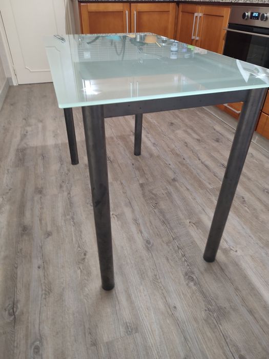 Mesa com tampo em vidro 110Cx74.5Ax60P