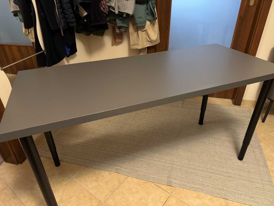 Biurko IKEA LAGKAPTEN 140x60 + 4 nogi OLOV szary/czarny