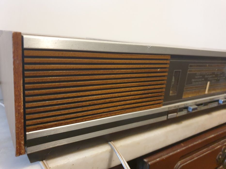 Excelente rádio vintage SABA DE LUXE à trabalhar