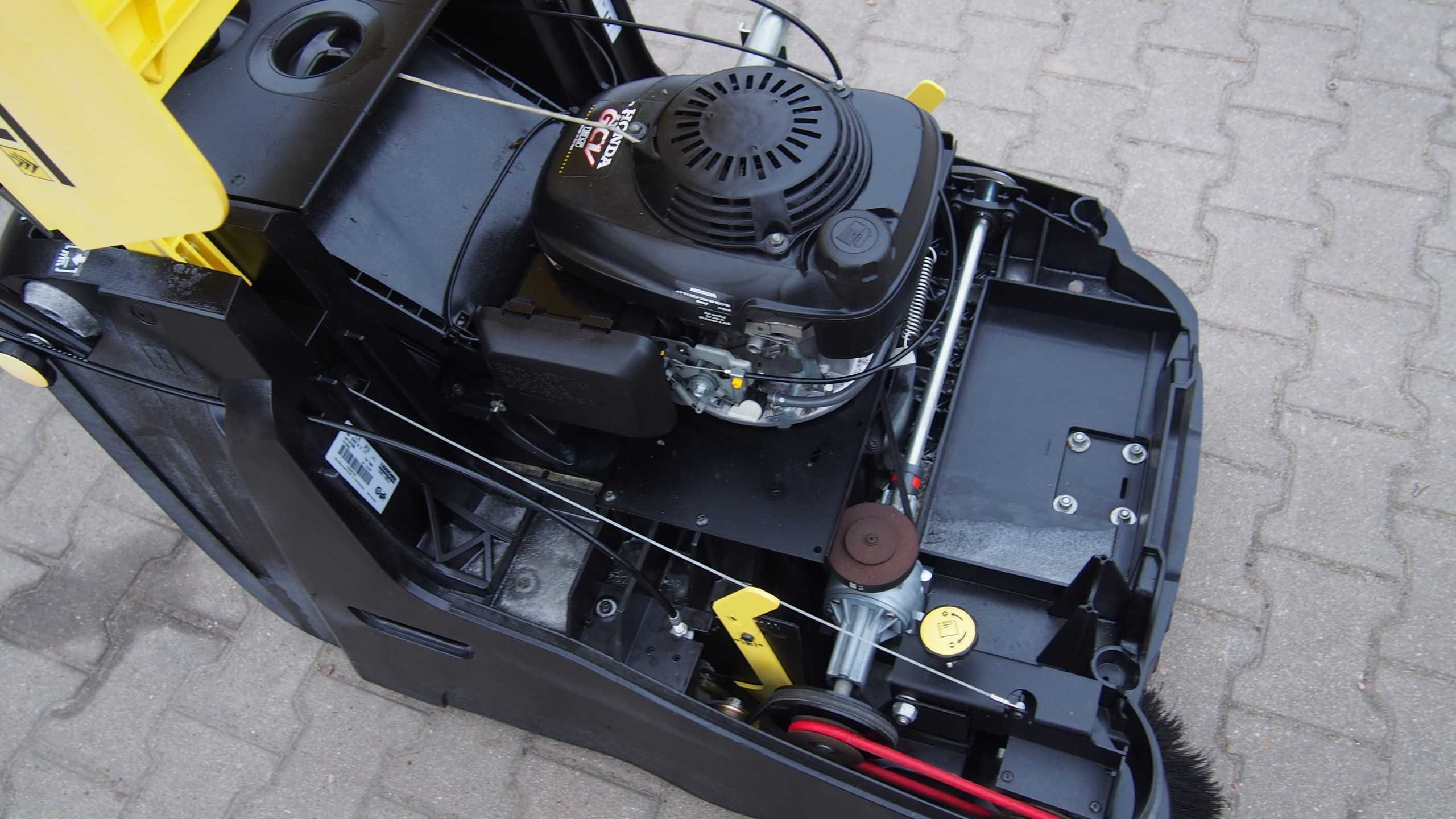 Karcher Professional KM 75/40 w zamiatarka spalinowa Honda