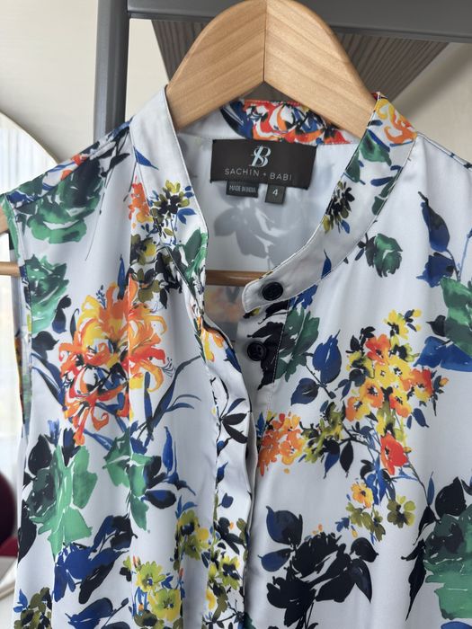 Продам шелковое платье с принтом