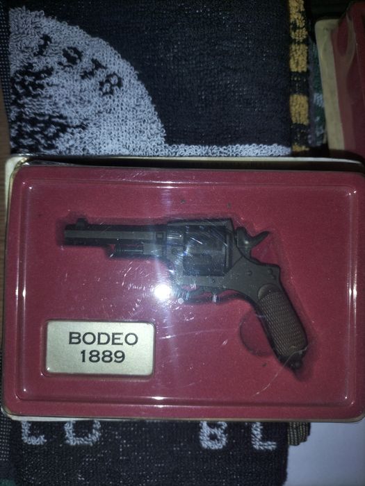 Réplicas decorativas de pistola/revólver