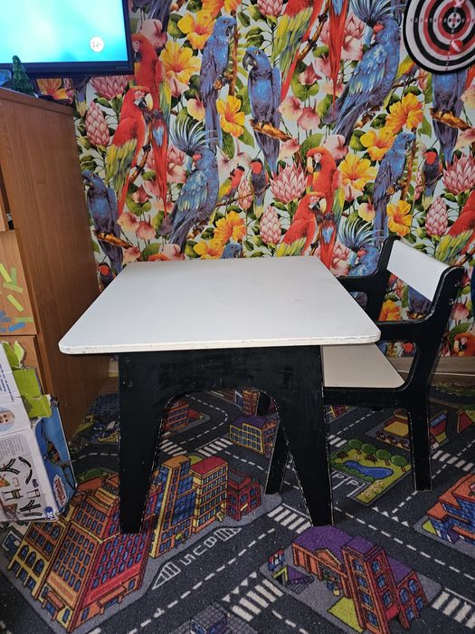 Продам дитячій стол+стул
