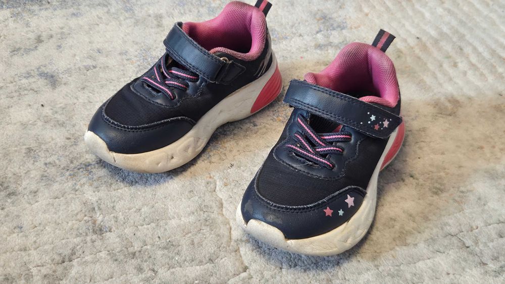 Buty 26 sportowe świecące podeszwy dla dziewczynki