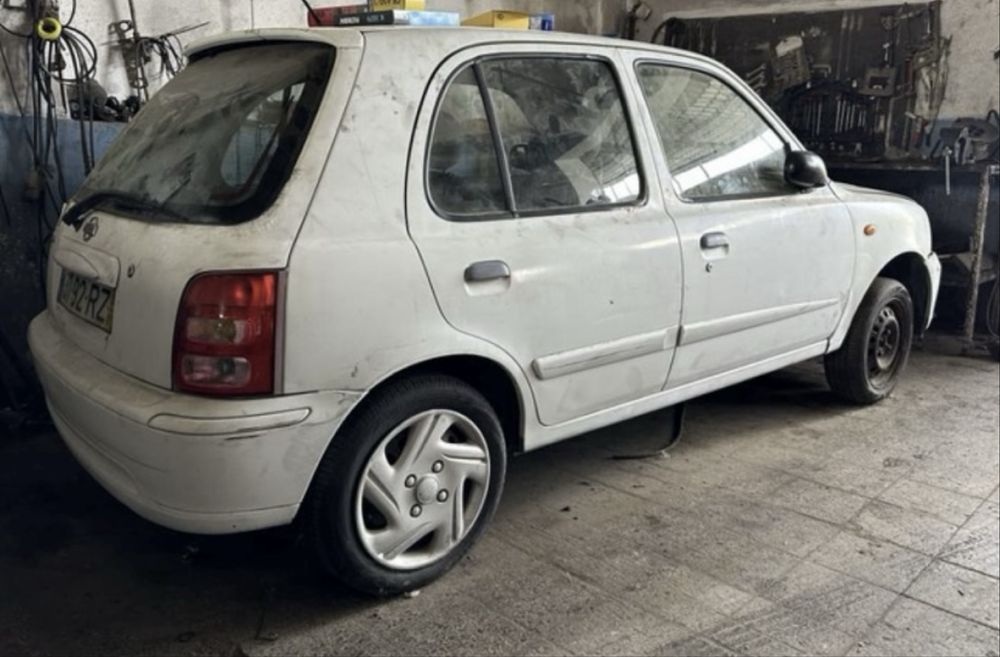 Nissan micra 1.0.    Pecas. 2001