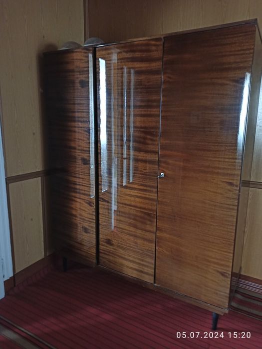 Шафа трьохдверна/ шафа лакована раритет
