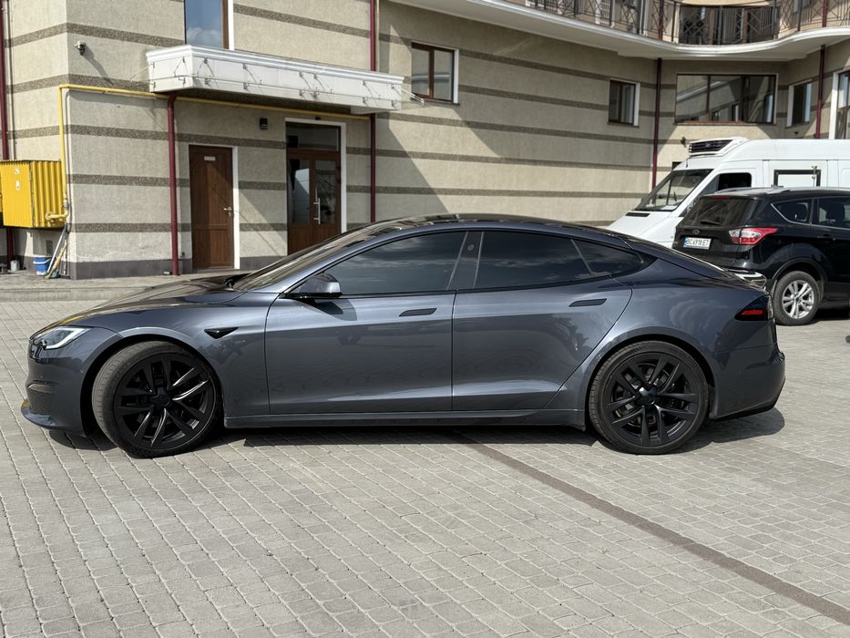 Tesla model s 2022 (тесла модел s 2022 року)