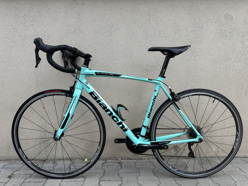 Rower szosowy kolarzówka Bianchi Via Nirone 7 Celeste Shimano 105 Alu