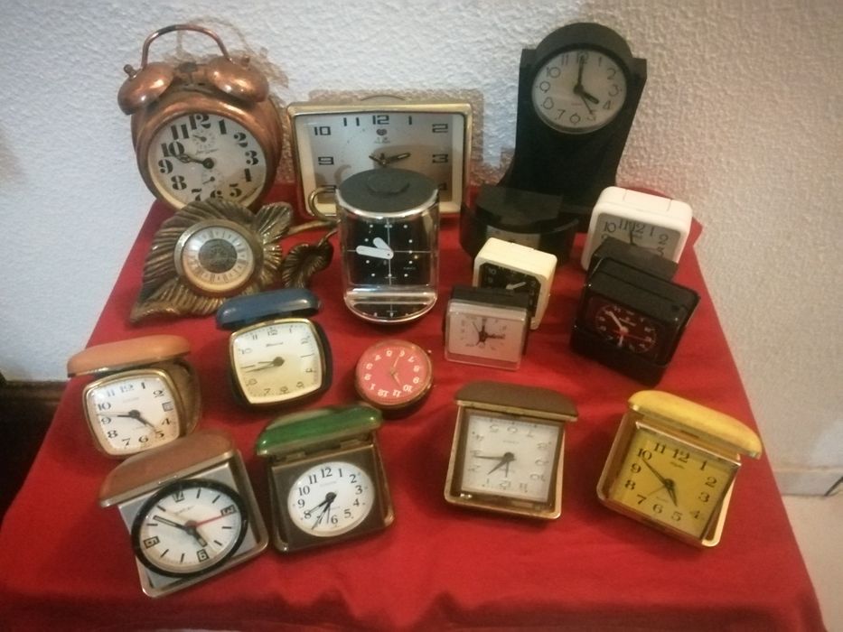 Relogios, maq. Fotogràficas, cofre e outros com falhas