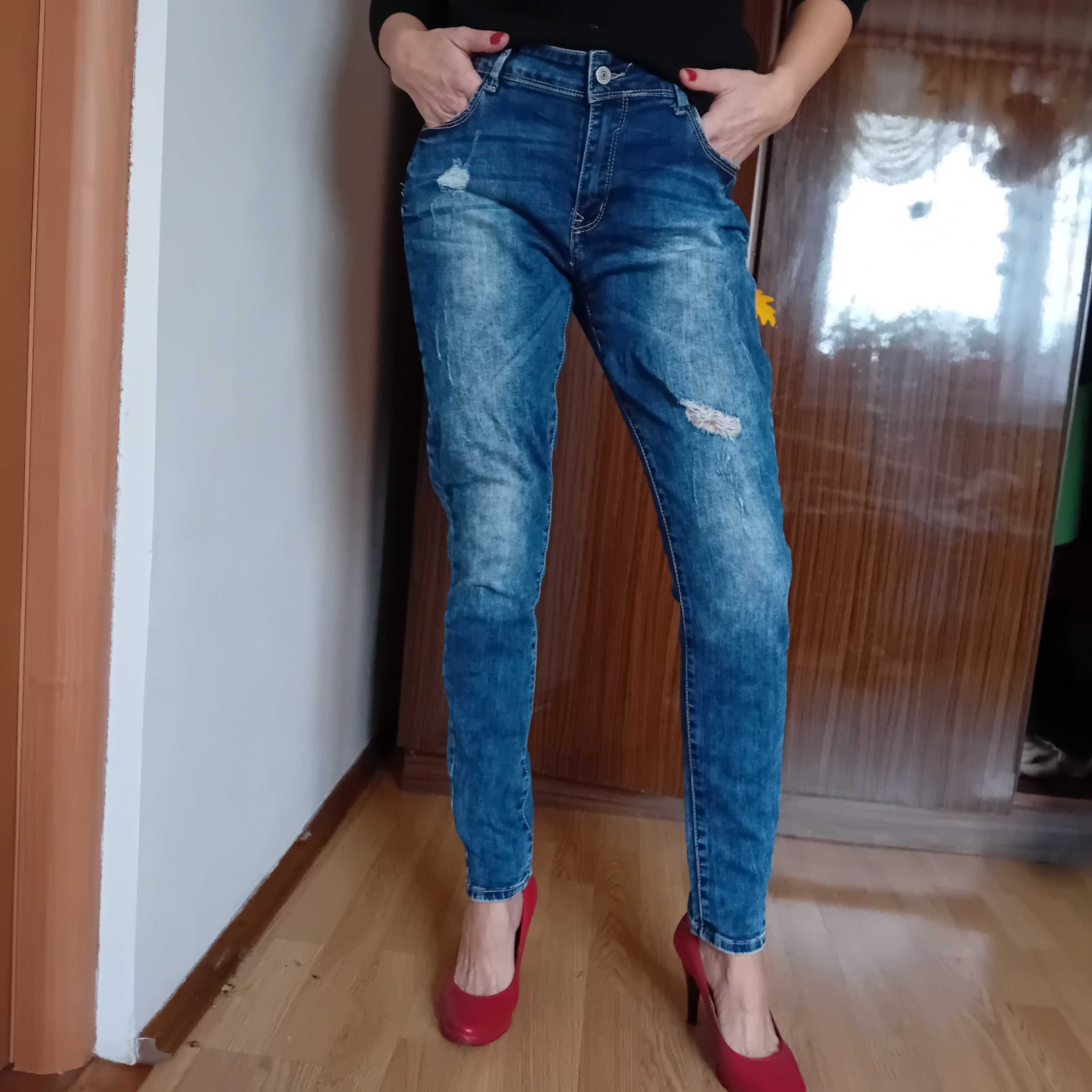 jeansy damskie dżinsy rurki niebieskie biodrówki przetarte