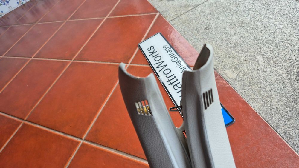 AUDI A4 B5 (8D)- Pilares B Originais em EXCELENTE ESTADO 1995 até 1999