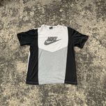 Продаю Чоловічу Футболку Nike