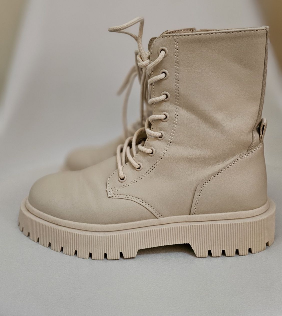 Botas Bege  Zara