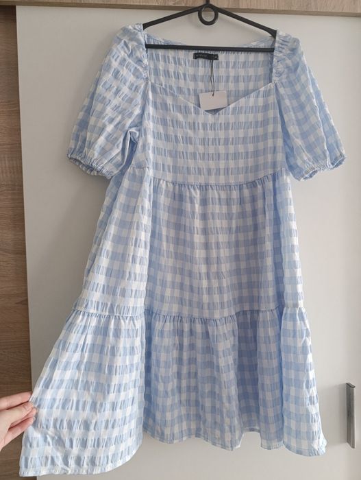 Mohito rozmiar 40 L błękitno biała sukienka dekolt serce fason A