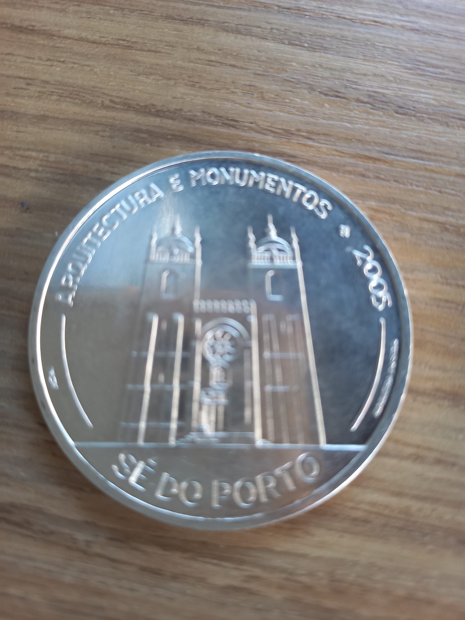 12 moedas comemorativas