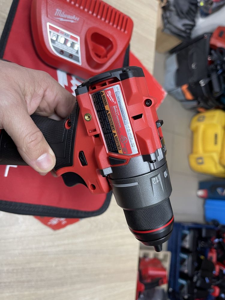 Milwaukee M12 3403-22 / безщітковий шуруповерт Мілвокі