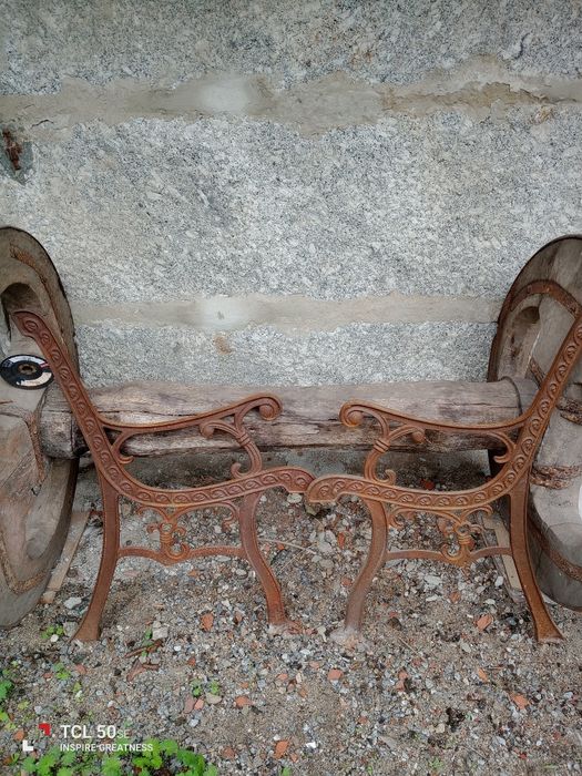 Pernas para banco de jardim.