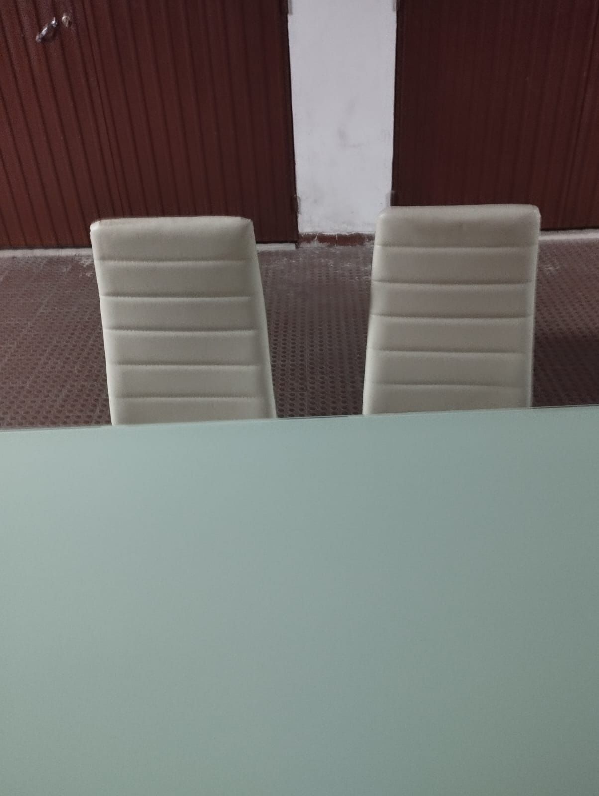 Vendo mesa de cozinha / 4 cadeiras